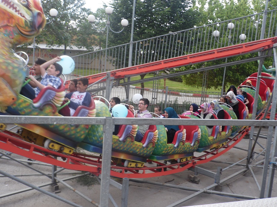 Yetimler doyasıya eğlendi