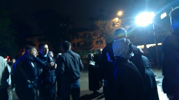 Kavga ederken arabanın altında kaldı