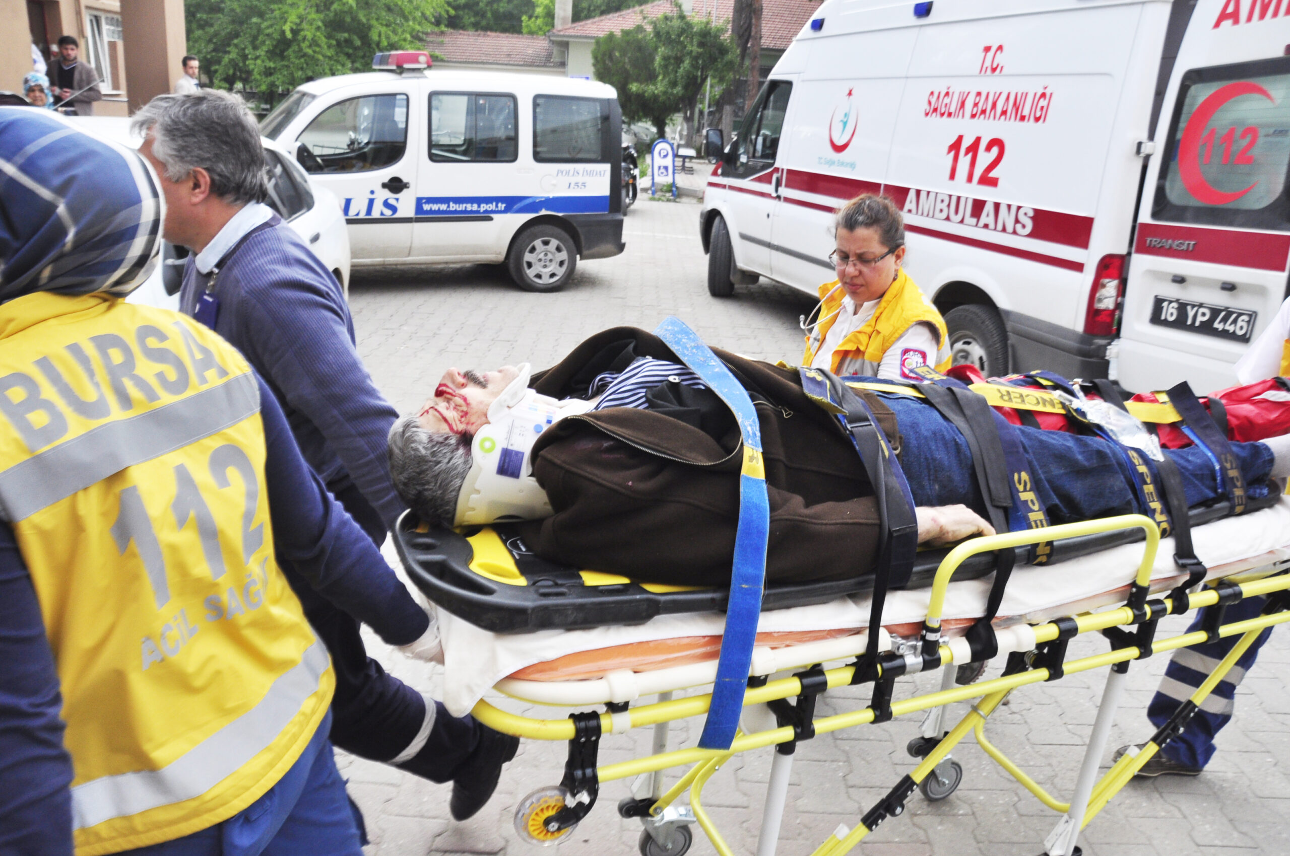 Anayola çıkarken otomobil çarptı