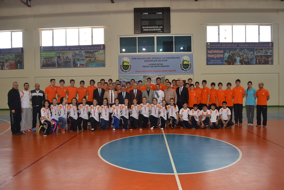 Belediyespor Altyapısı ödüllerini aldı