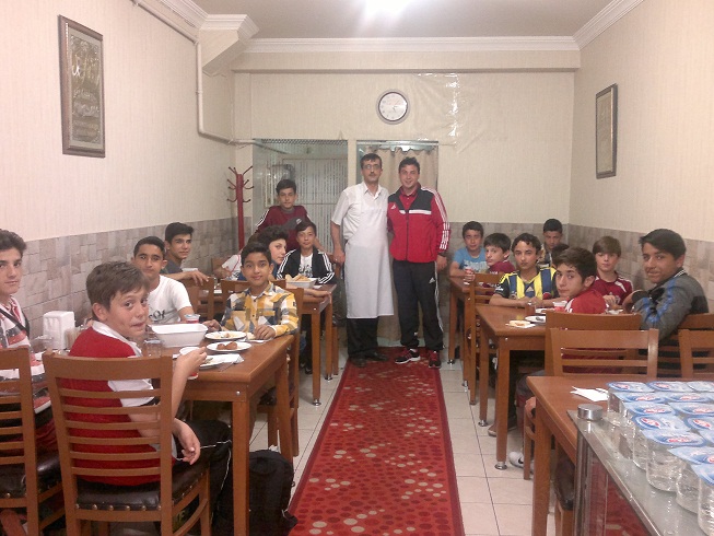 Özel Lokantası’ndan şampiyonlara yemek