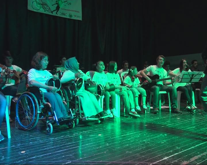 Müzikle engelleri aştılar