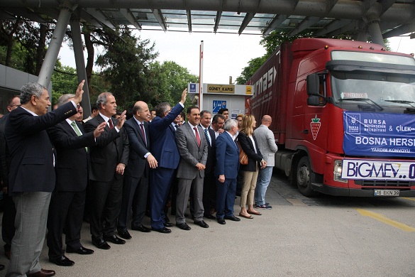 Çilek Mobilya’dan Bosna’ya 16 TIR yardım