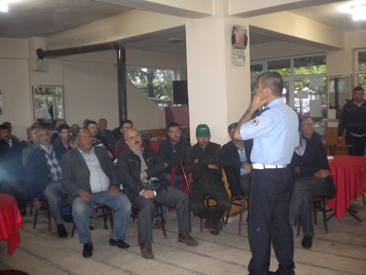 Köylülere traktör eğitimi