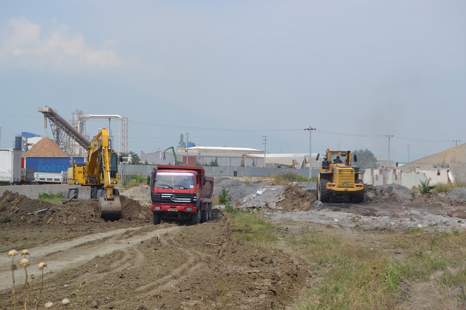 Kamyoncular istedi belediye çalışmaları başlattı