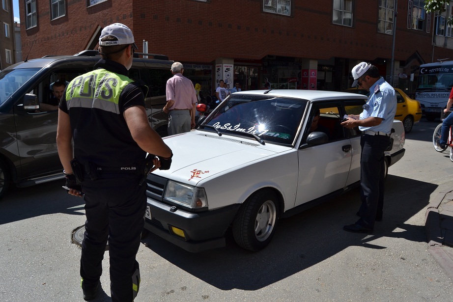 22 modifiyeli araç trafikten men edildi