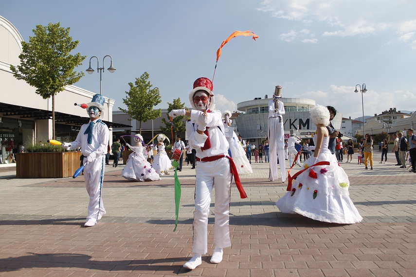 İnegöl AVM’den rengarenk kutlama