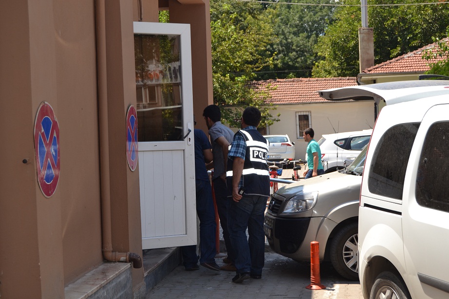 Akhisar’da silahlar konuştu: 3 yaralı