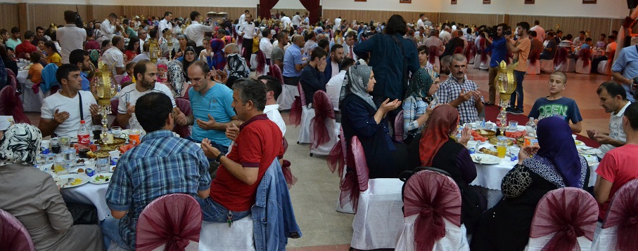 Yardımsever iş adamından ‘iftar’