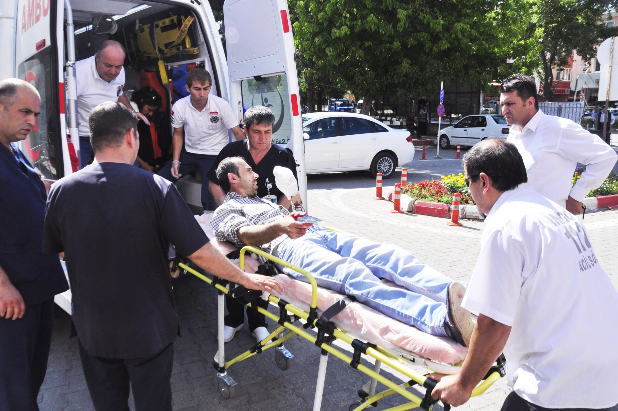 Elini makineye kaptıran işçi ağır yaralandı