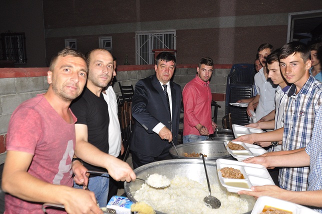 Rumeli Derneği’nden 500 kişilik iftar