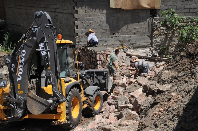 Edebey Mahallesine duvarı yapımı