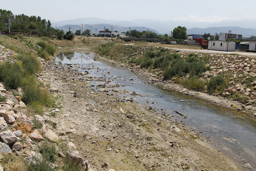 Dereler kurumaya başladı