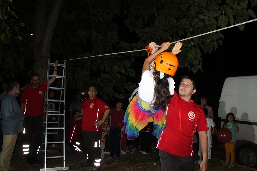 Minikler arama kurtarma eğitimi alıyor