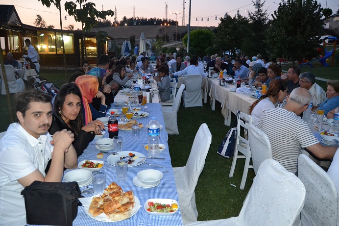 Becerik ve Park’tan iftar programı