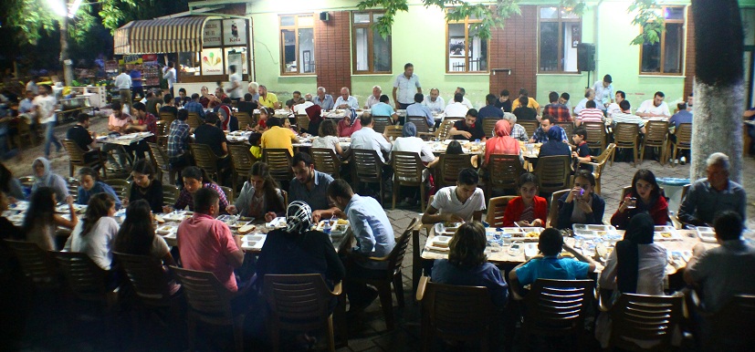 Kafkas camiası iftarda buluştu