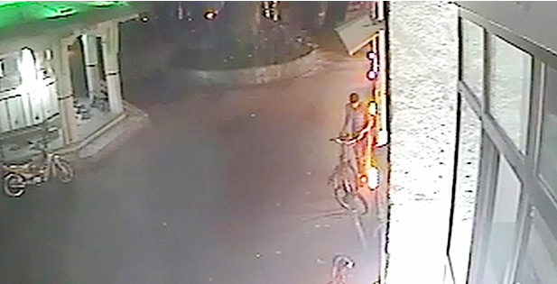 Sahur hırsızı cami önünde