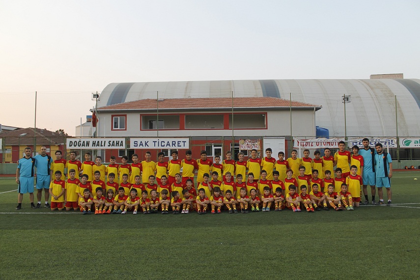 Kurtuluşspor’da futbol okulu başladı