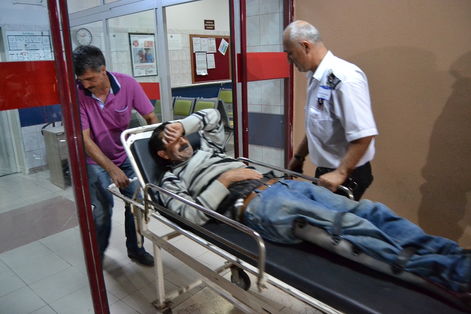 Armut toplarken düşüp ayağını kırdı