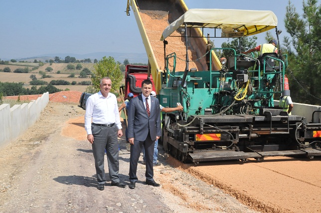 Yenice’de asfaltlama devam ediyor