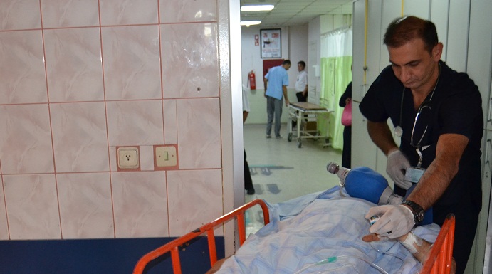 Kalbi duran genç acilde hayata döndü