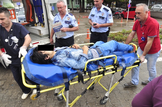 Uyuşturucu madde 2 kişiyi hastanelik etti