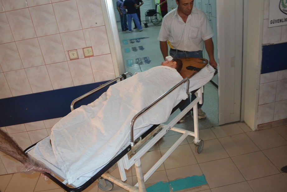 Geri geri gelirken çocuğa çarptı