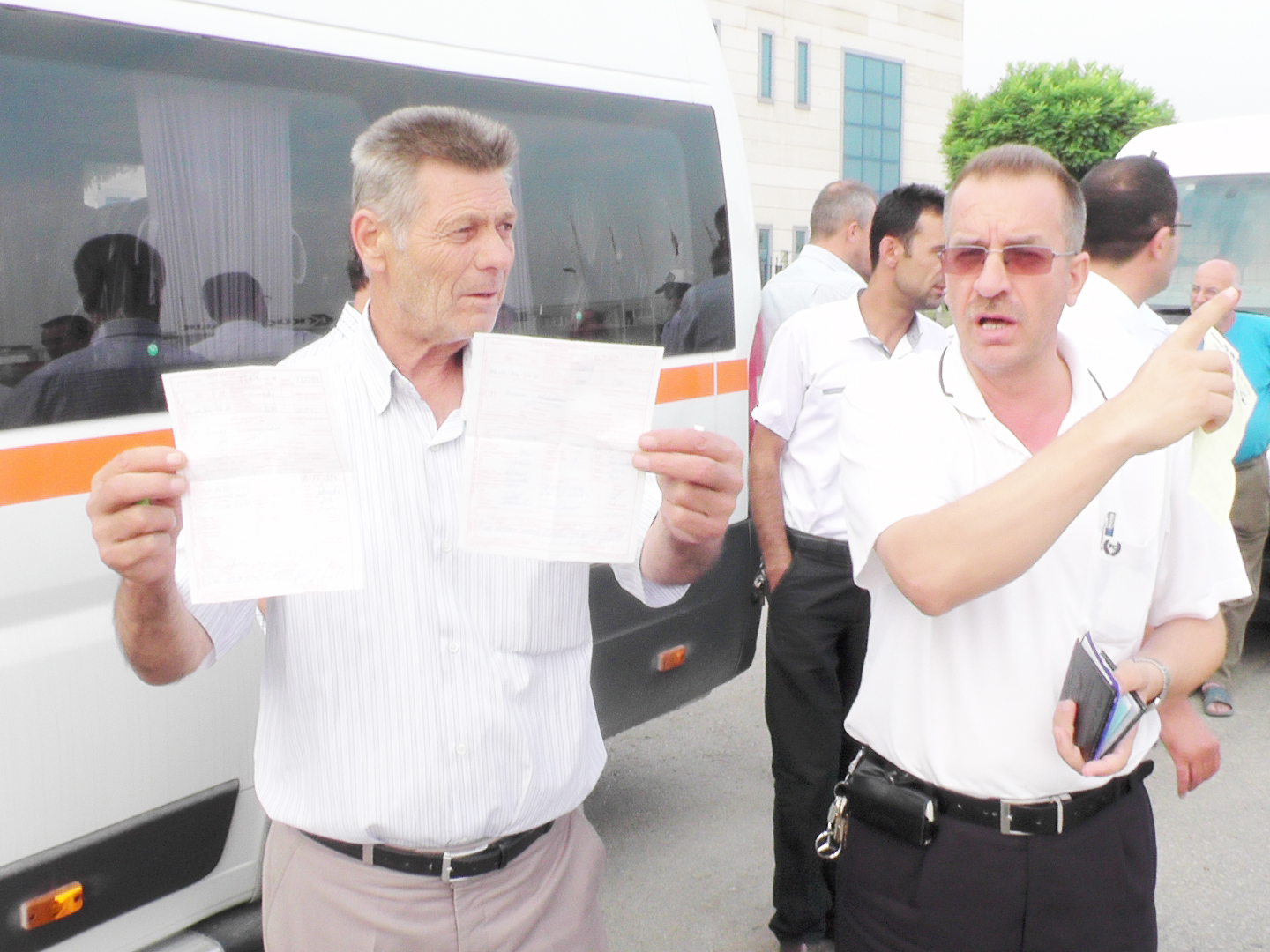 Servis sorunu sürüyor