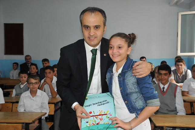 Eğitime desteğe devam