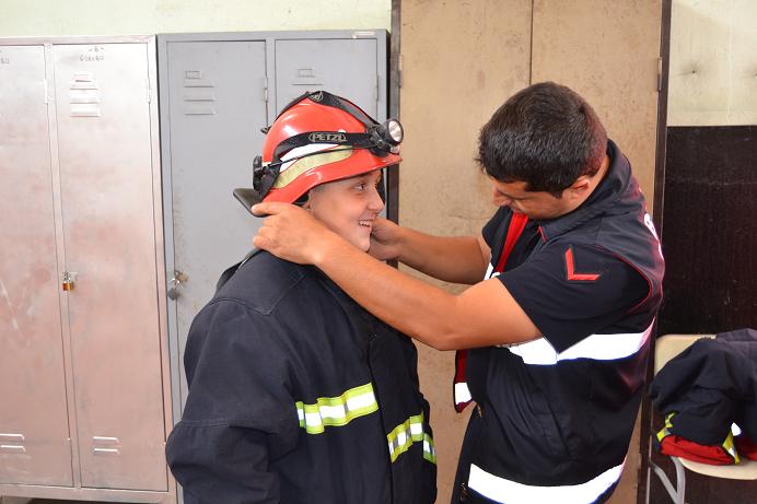 Bembeyaz gençler İtfaiye Ekipleri’ni unutmadı