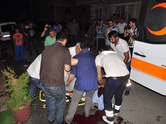 Sokakta sohbet ederken kurşunladılar