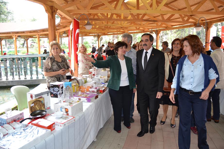 CHP’den öğrencilere destek kermesi