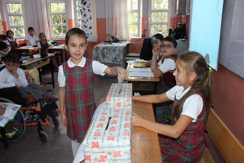 7 yaşında sandığa gittiler