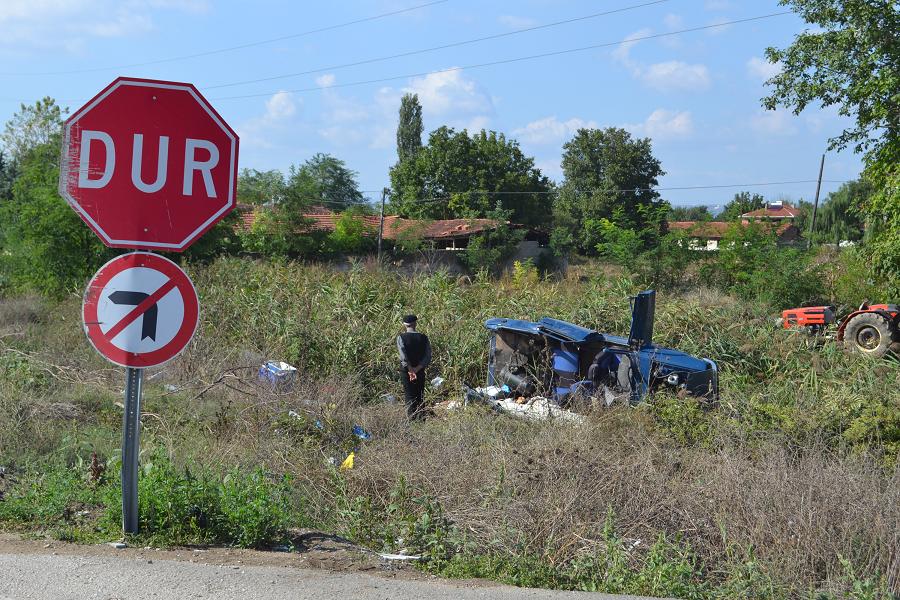 Kontrolü kaybedince takla attı