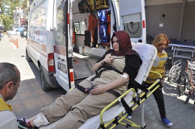 Okuldan çıkan öğrenciye çarpıp kaçtı