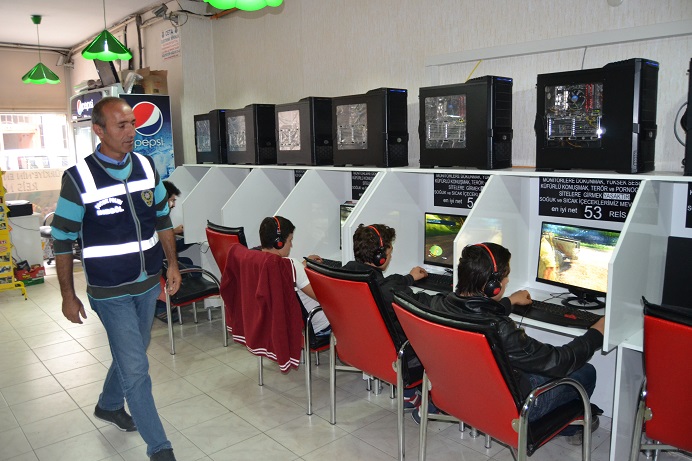 Emniyet internet kafeleri denetledi