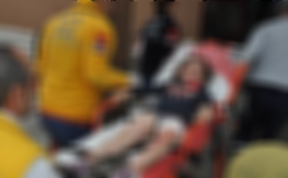 Otomobilin çarptığı küçük kız yaralandı