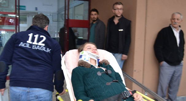 Orta refüje çarparak durabildi