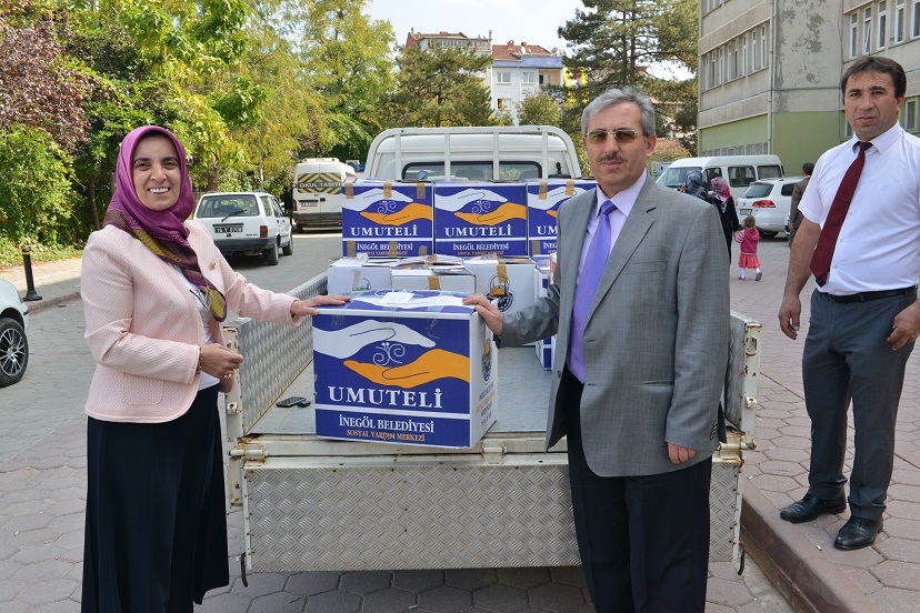 Suriyeli öğrencilerin çantası Belediye’den