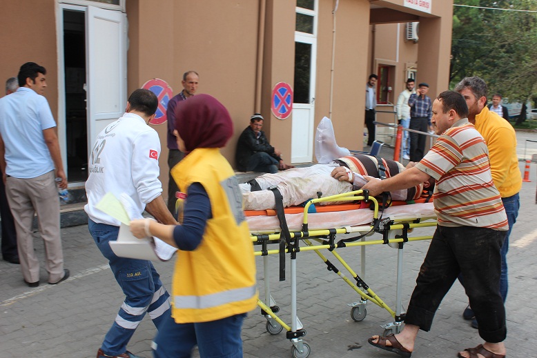 Çatıdan düşen adam yaralandı