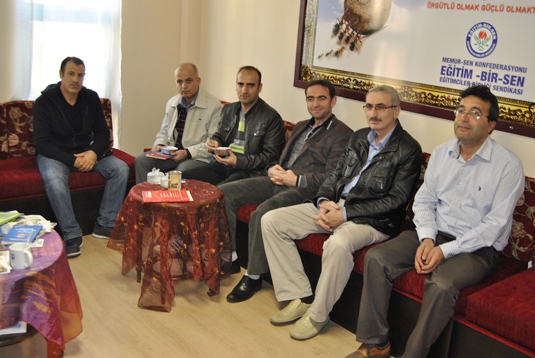 Eğitim Bir-Sen’den üyelere aşure ikramı