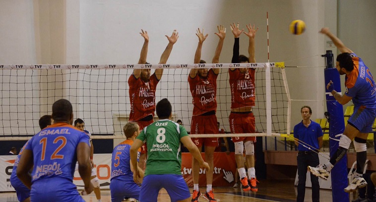 Belediyespor’a bir darbe de Halk Bank’tan