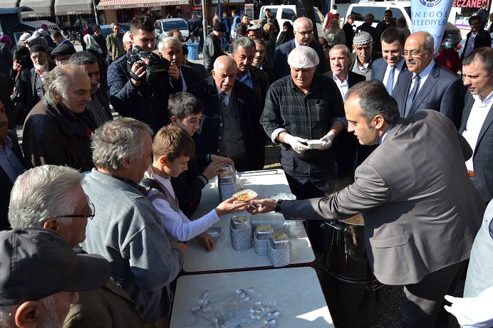 Belediyeden 3 bin kişilik aşure