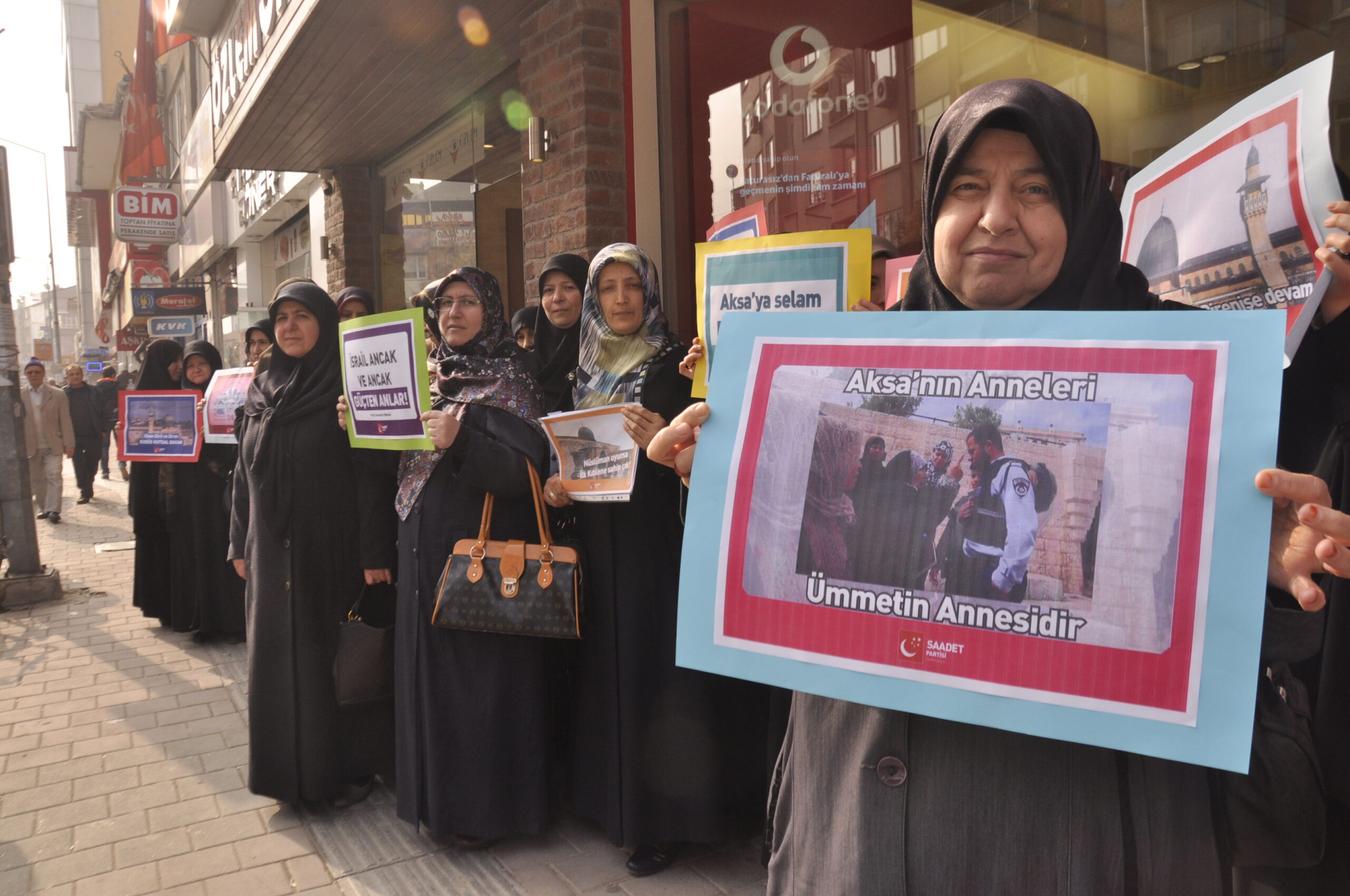 Saadetli kadınlardan boykot çağrısı