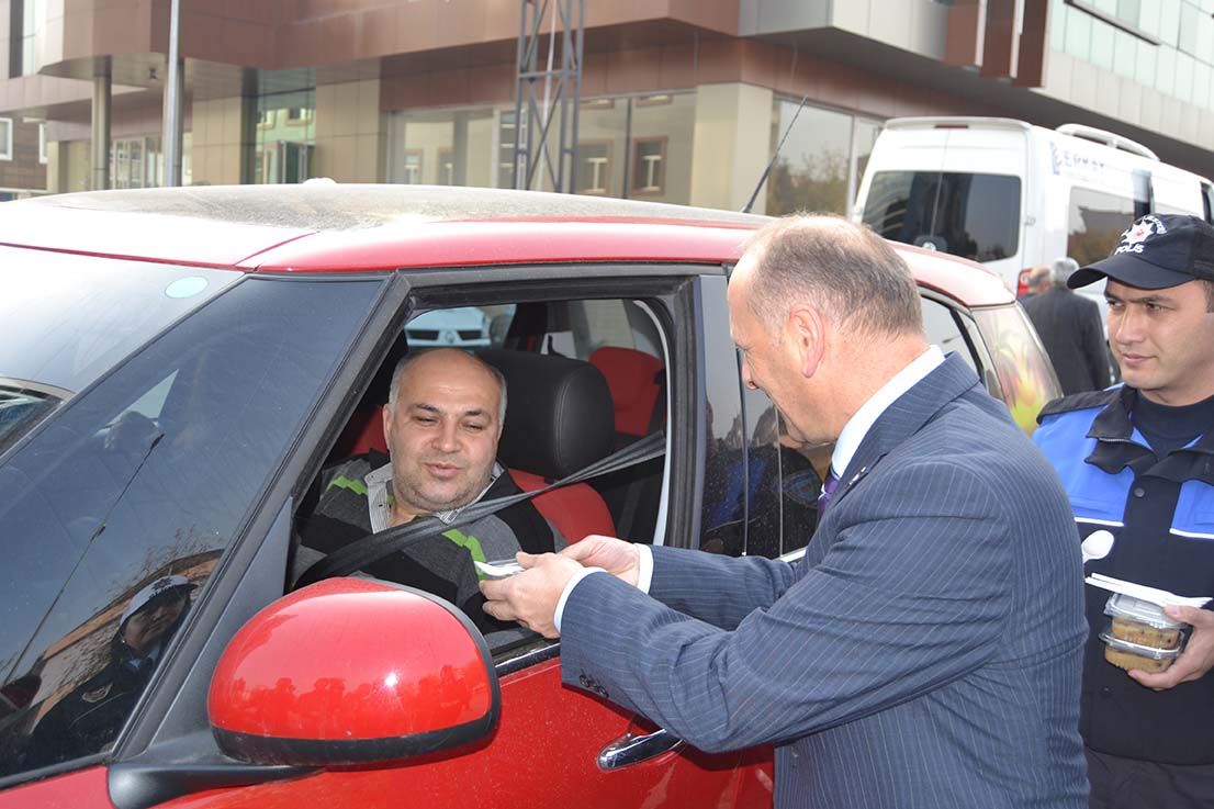 Emniyetten 3 bin kişilik aşure ikramı