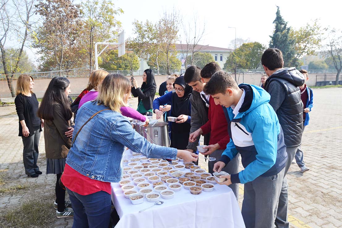 Saime Sultan’dan 1500 kişilik aşure ikramı