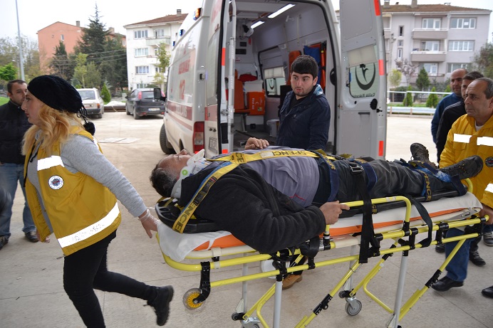 Motosiklet ile otomobil çarpıştı: 1 yaralı