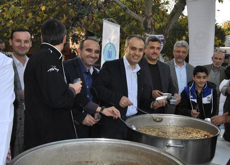 Rehber-Der’den 2 bin kişilik aşure