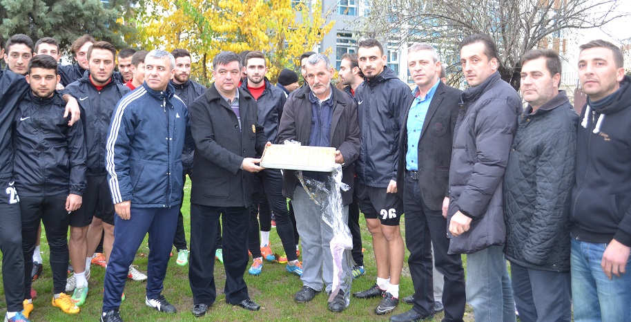 Rumeli Derneği’nden İnegölspor’a baklava jesti