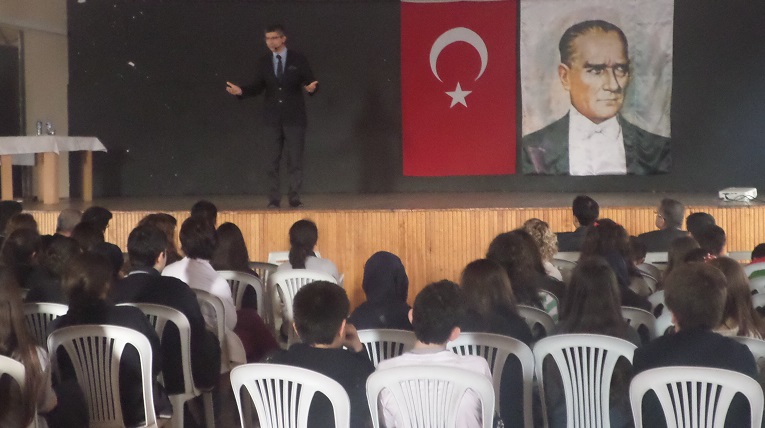 Altın Nesil’li öğrencilere önyargı semineri